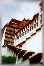 Tse Potala: the palace fort of Lhasa, Tibet (40k)