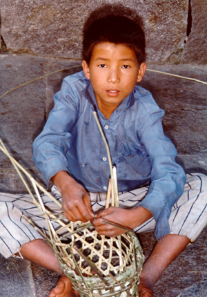 weaving bamboo basket
