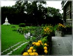 garden of the Hotel Malla, Kathmandu (52K)