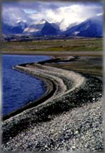 lake Pelkhu Tso, southern Tibet (40K)   